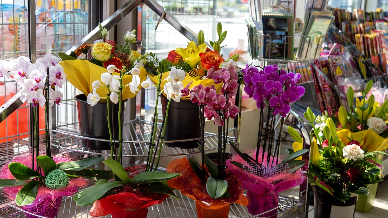 Blumen und Sortiment im Aral-Shop von SSW Automobile